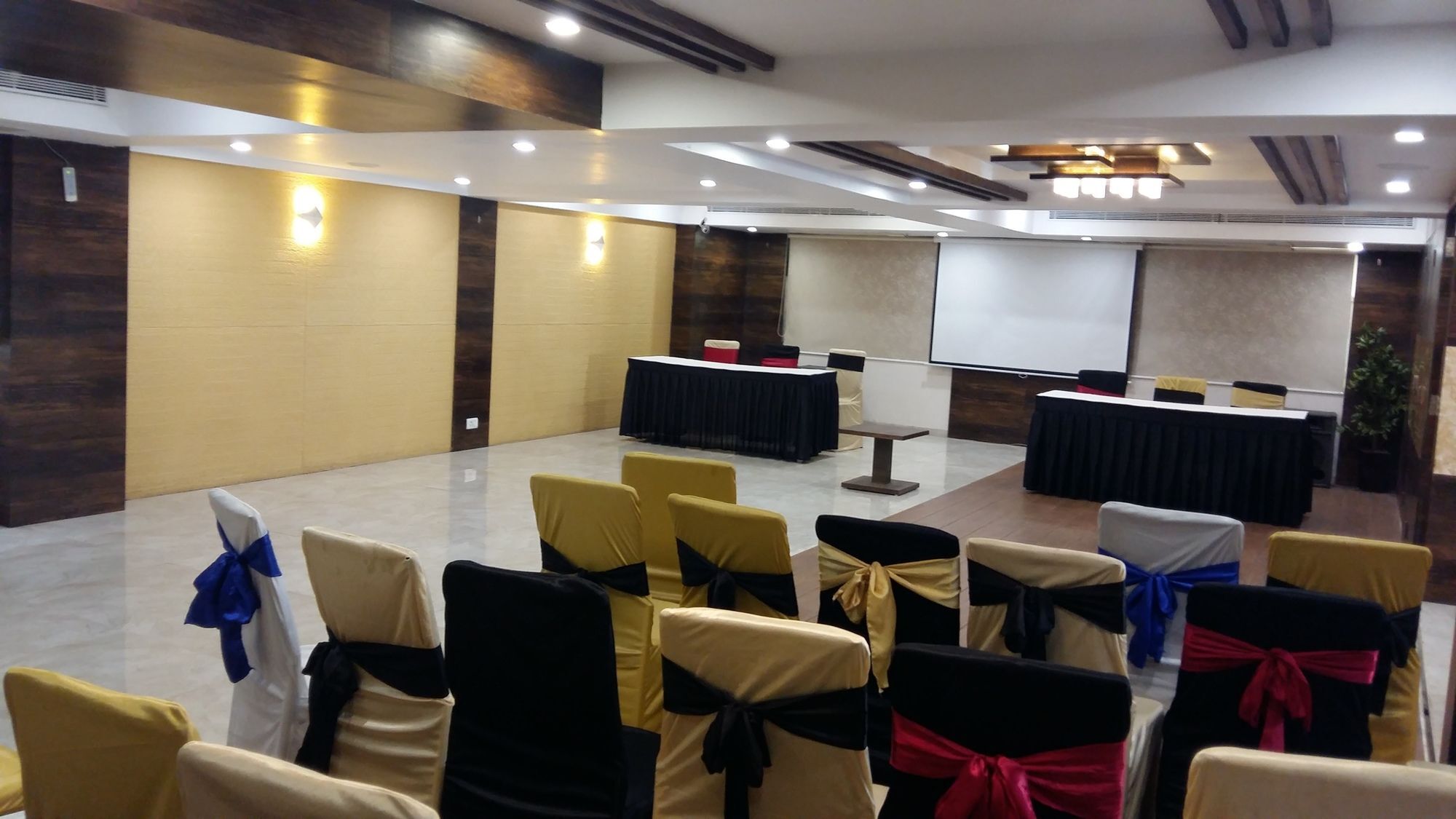 Pride Biznotel Vadodara Luaran gambar