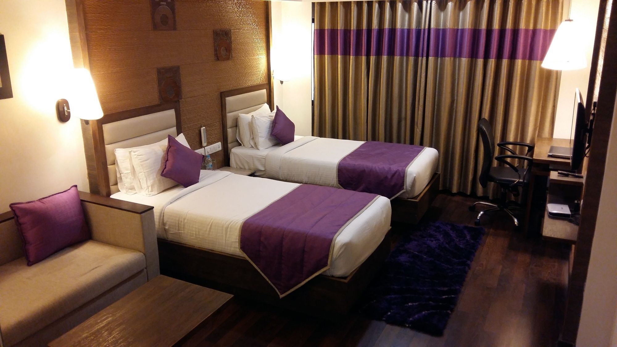 Pride Biznotel Vadodara Luaran gambar