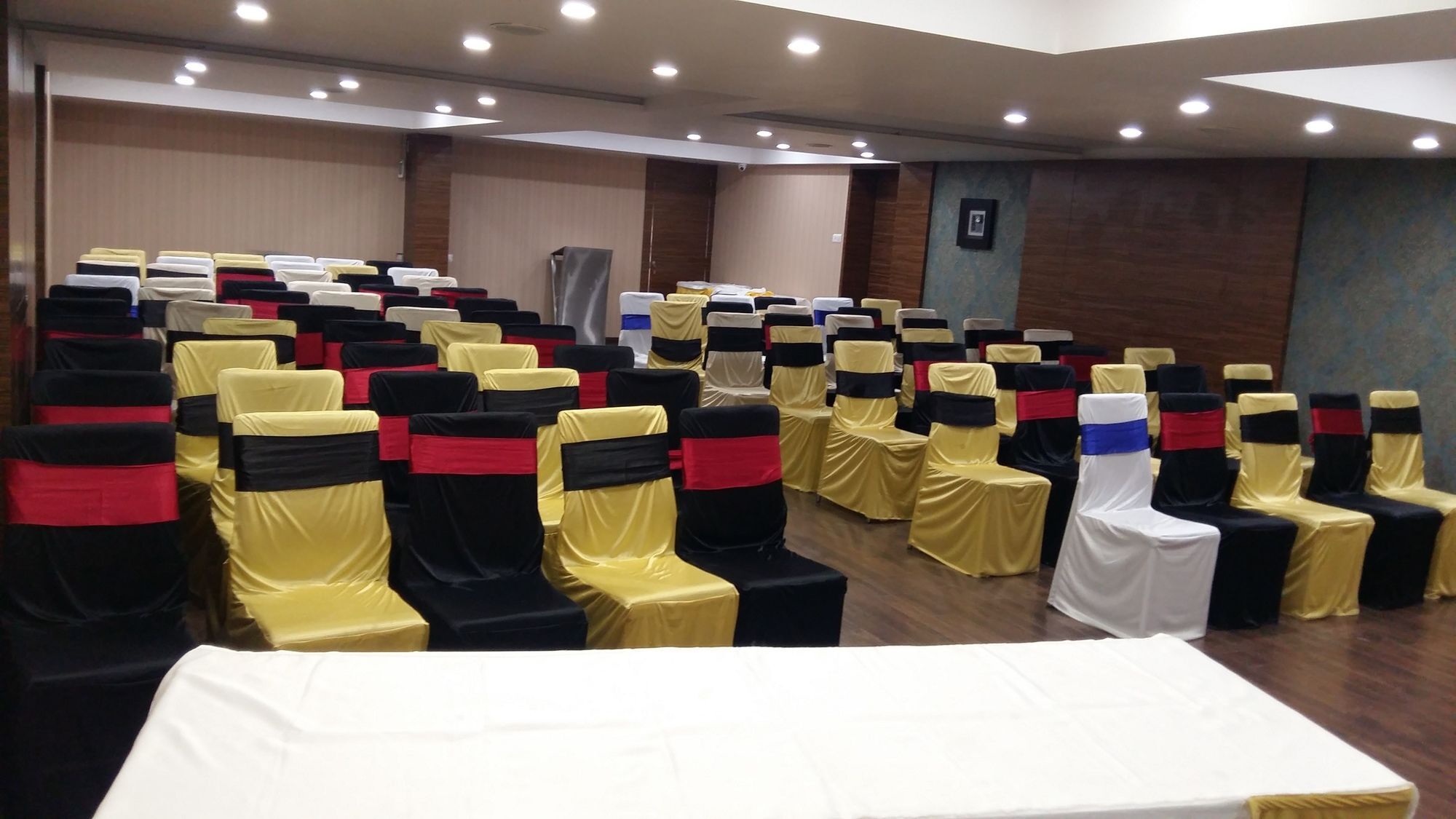 Pride Biznotel Vadodara Luaran gambar