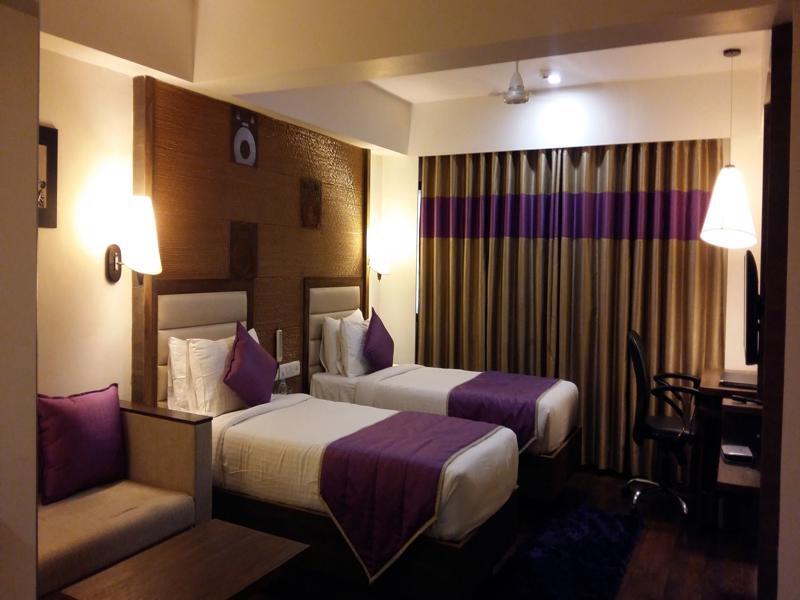 Pride Biznotel Vadodara Luaran gambar