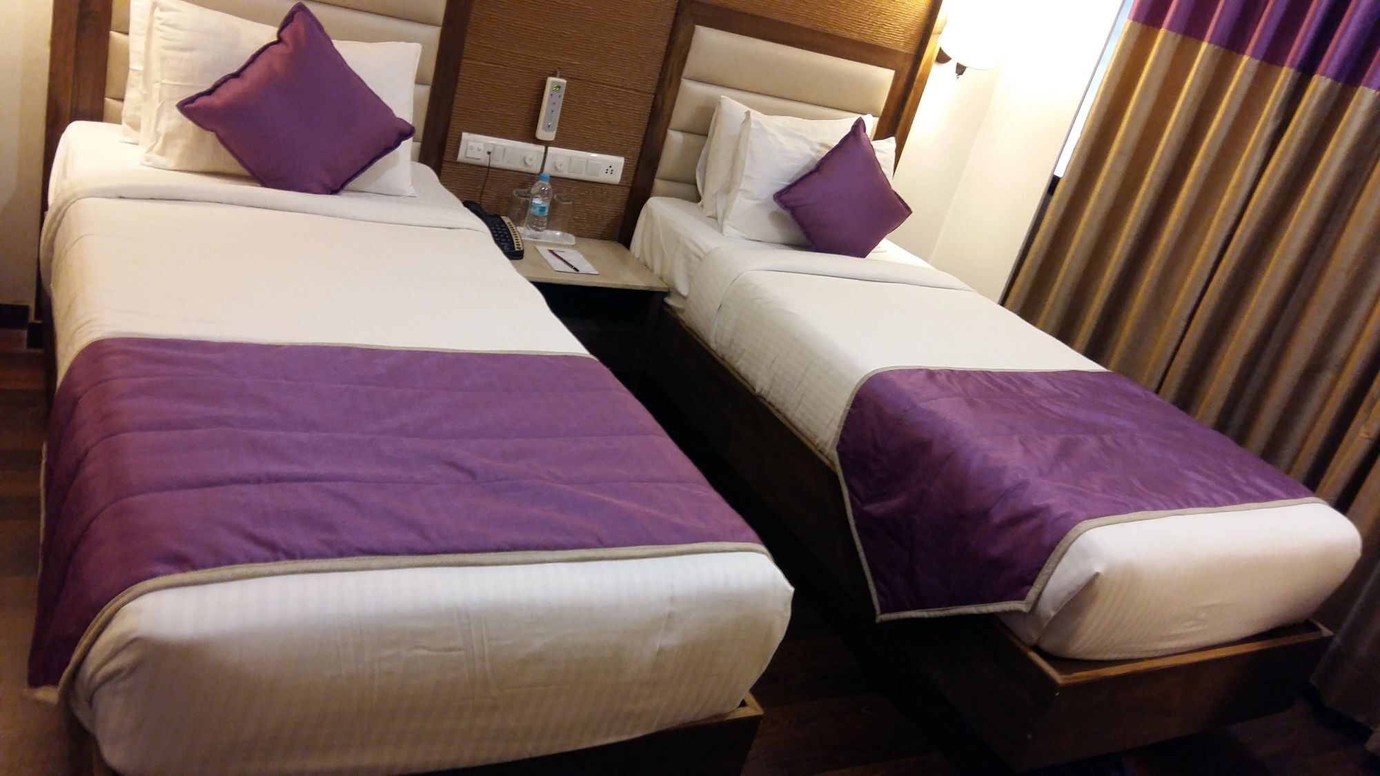 Pride Biznotel Vadodara Luaran gambar