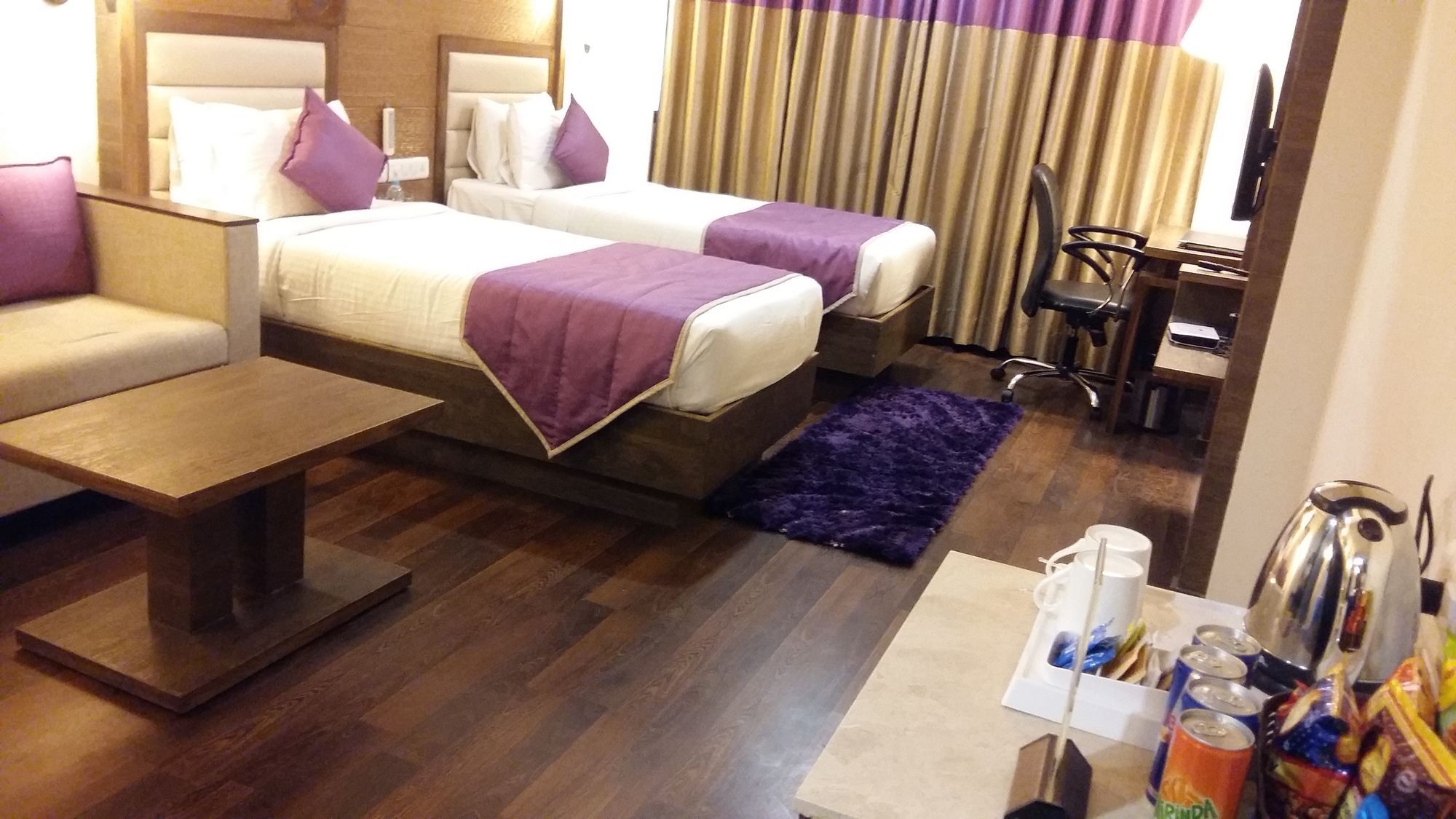 Pride Biznotel Vadodara Luaran gambar