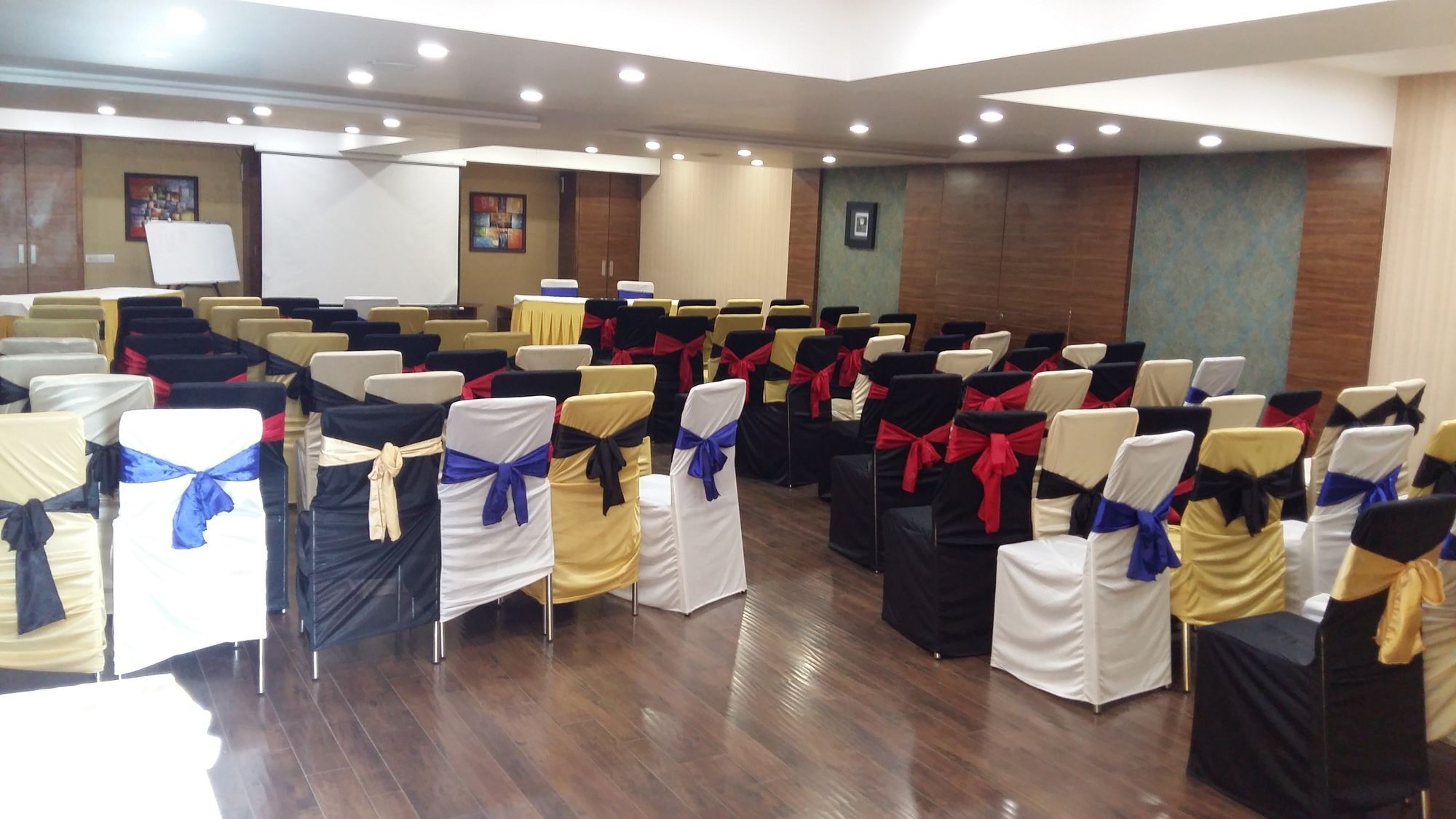 Pride Biznotel Vadodara Luaran gambar