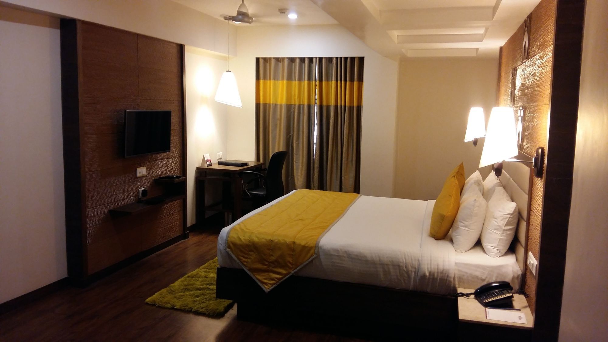 Pride Biznotel Vadodara Luaran gambar